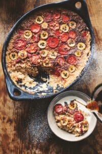 Cinnamon baked oatmeal with bananas and strawberries